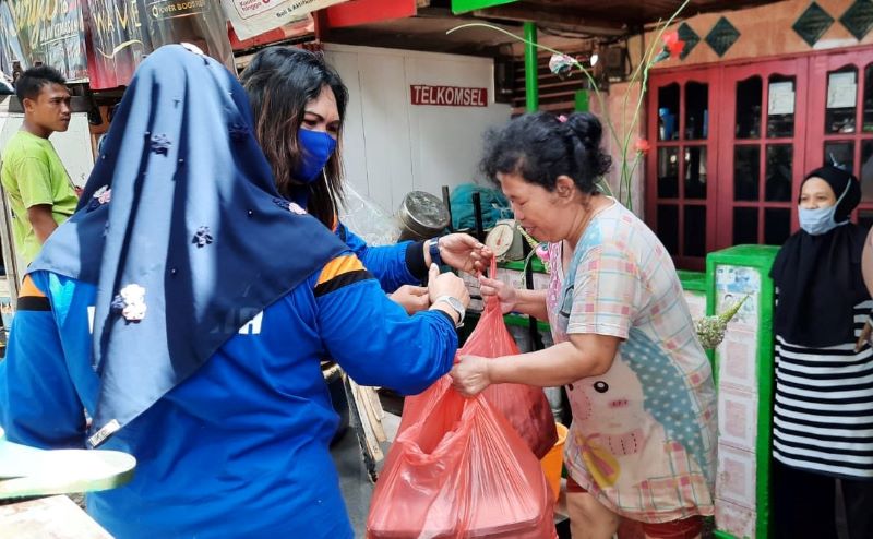 Sahabat Rico Sia Salurkan Makanan untuk Korban Banjir di Sorong